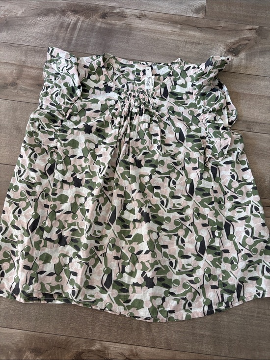 Bonpoint Dresses & Skirts - Bonpoint Cream Skirt with Green Leaf Print